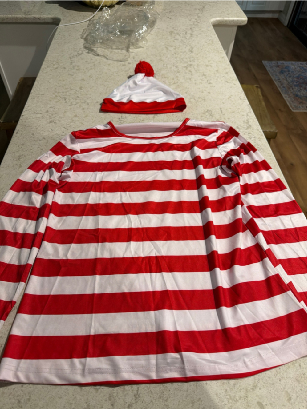 NEW Where’s Waldo Costume Halloween Shirt Pom-Pom Bean M